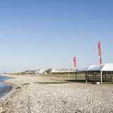 Superato il parco Perotti e il torrente Valenzano, si entra nel territorio del rione Japigia. Il lungomare prende il nome di via Di Cagno Abbrescia e costeggia la spiaggia pubblica di Torre Quetta. Accanto al lido si dispiega un tratto di costa dominato dai ciottoli e ben tenuto, anche grazie alla presenza di una delle due scuole di surf della citt� (foto di Gennaro Gargiulo)